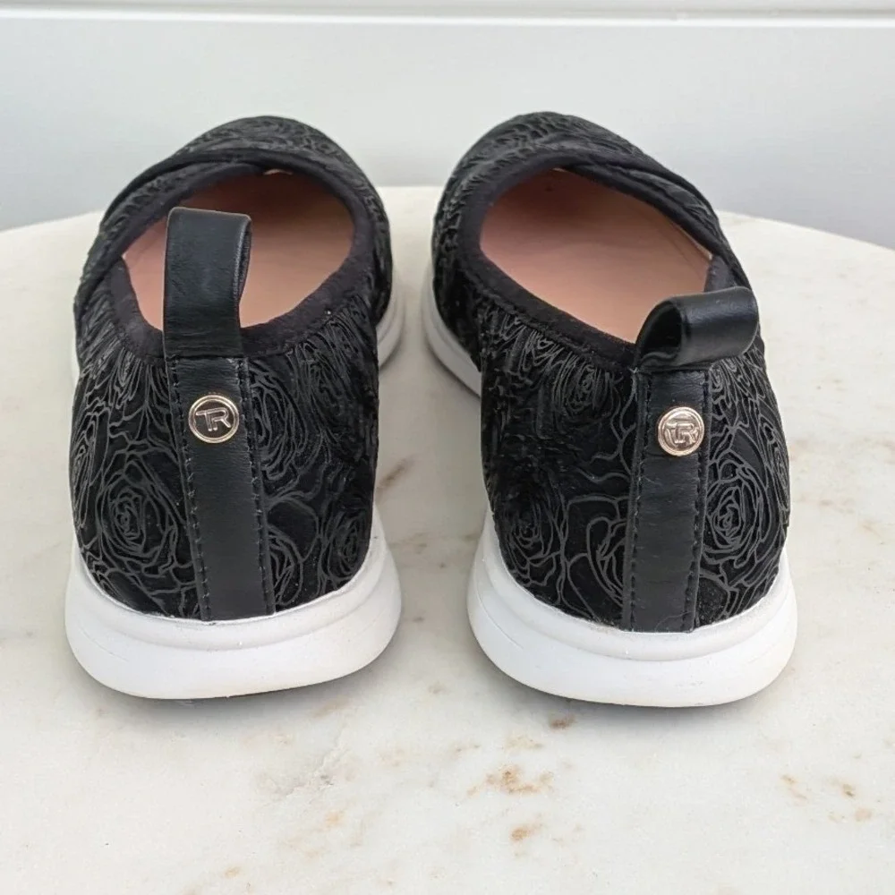 Taryn Rose Bobbi Black Floral Rose Slip On Sneakers‎ Womens 7.5B 34TR0815